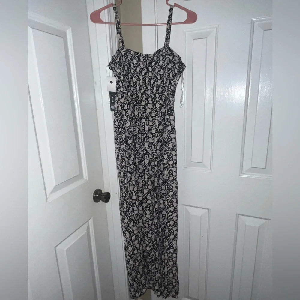 BRAND NEW (NWT) Floral Maxi Dress - Picture 3 of 4